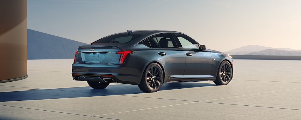 Pantalla táctil del tablero en el interior de Cadillac CT5 2025
