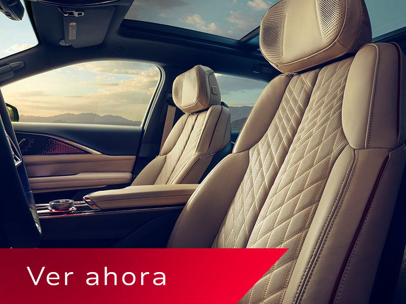 Vista del lado del conductor de los asientos de la primera fila con función de masaje de la Cadillac LYRIQ