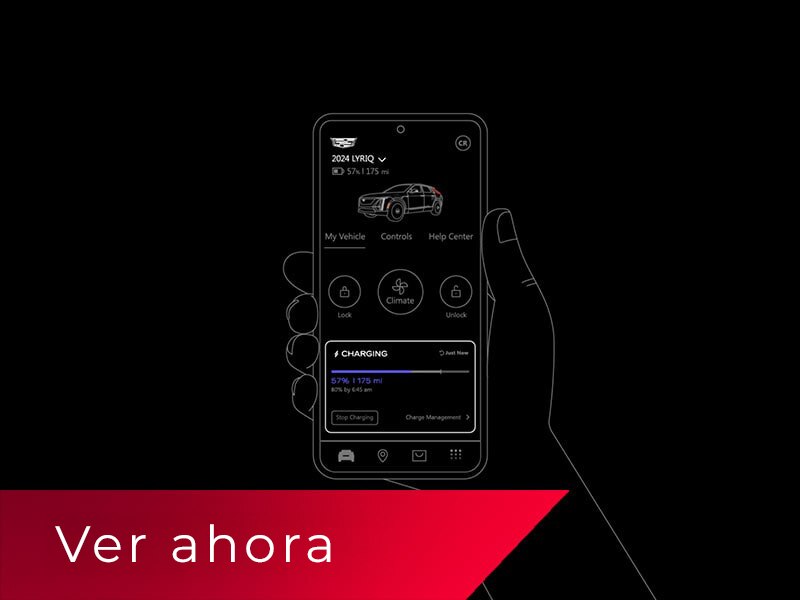 Demostración en blanco y negro de una persona sosteniendo un teléfono donde se muestran los ajustes Cómo gestionar tu EV en la aplicación móvil myCadillac