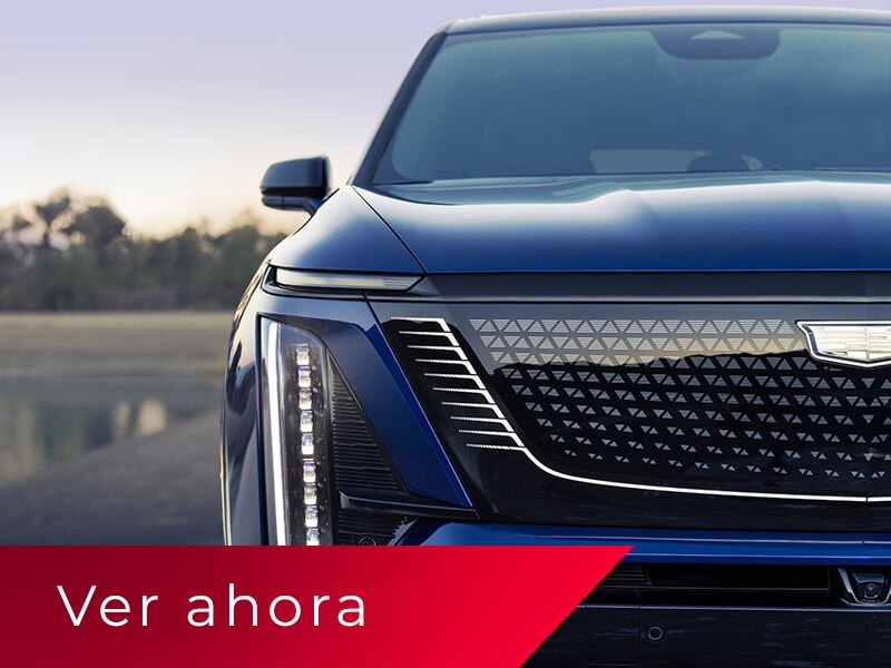 Primer plano de la parrilla y del faro delantero del lado del pasajero de una SUV VISTIQ 2027 de 3 filas