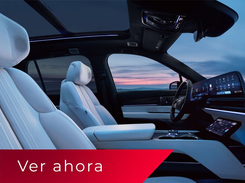 Vista desde el asiento del pasajero hacia el asiento del conductor y el lado del conductor dentro de la SUV eléctrica VISTIQ 2027 de 3 filas