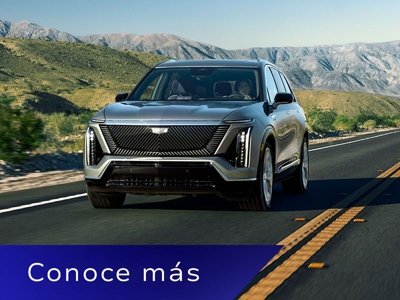 La SUV eléctrica Cadillac VISTIQ de 3 filas desplazándose por un camino en las montañas