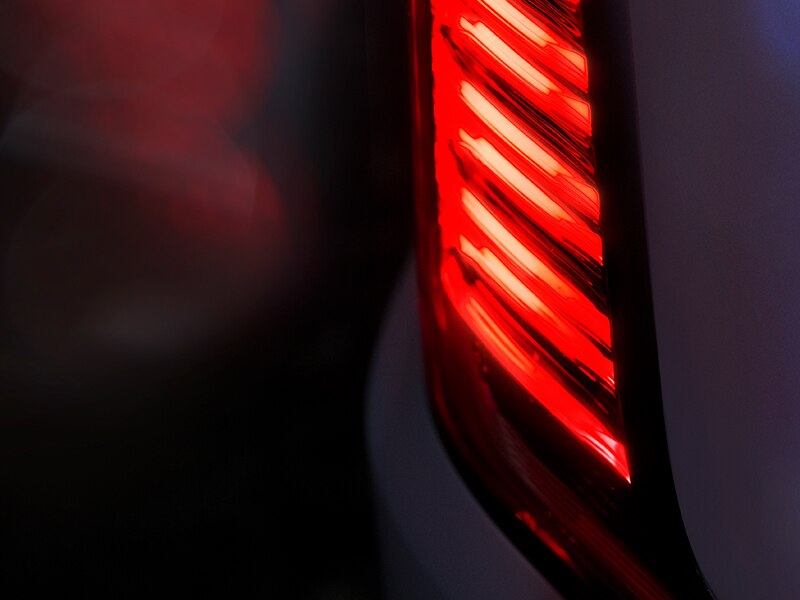 Vista de cerca de la luz de freno de Cadillac ESCALADE IQ 2025